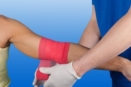 Kompressziós pólya NOBAHEBAN öntapadó, kék, 4,5m x 10 cm 