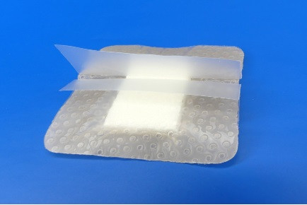 Habszivacs kötszer öntapadós szilikon széllel - NOBASPONGE 5x5 cm