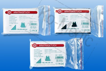 Háromszög kendő 96x96x136, textil anyagú, fehér szín