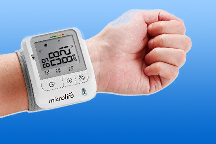 MICROLIFE vérnyomásmérő csuklós