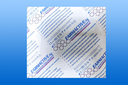 Ezüsttartalmú habszivacs kötszer FARMACTIVE – öntapadó / nem öntapadó