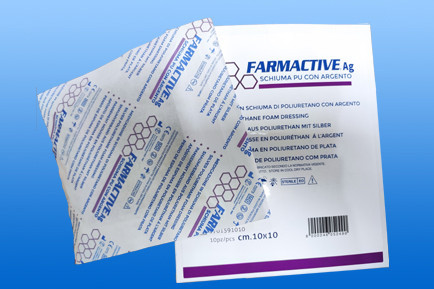 Ezüsttartalmú habszivacs kötszer FARMACTIVE – öntapadó / nem öntapadó